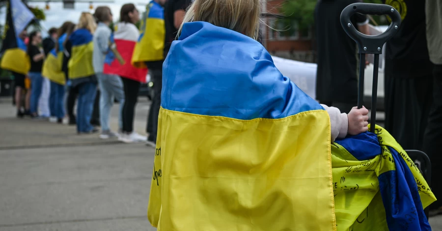 Временную защиту украинцев в ЕС продлят до 2028 года, но с ограничениями для мужчин