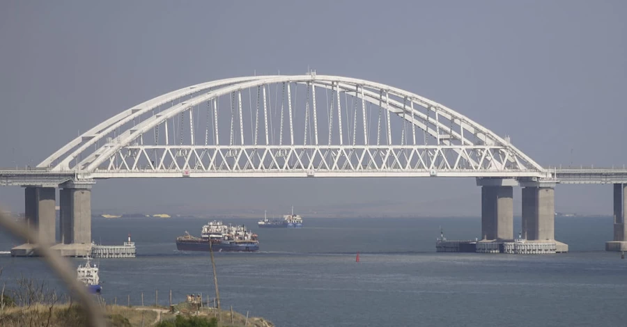 Тысячи автомобилей застряли в очередях на Керченском мосту на выезд из Крыма