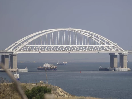Тысячи автомобилей застряли в очередях на Керченском мосту на выезд из Крыма