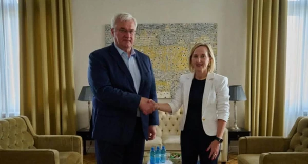 Джулі Девіс завершила дипмісію в Україні на посаді тимчасового повіреного США