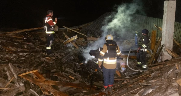 У Харкові росіяни влучили дроном в багатоповерхівку, а на Дніпропетровщині – в АЗС