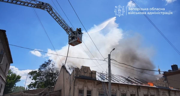 Росіяни вдарили по Запоріжжю - є поранені, пошкоджено будівлі та авто