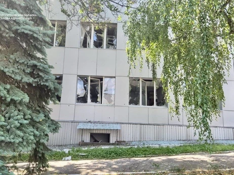 Россия ударила по предприятию в Днепре - погибли 5 человек, десятки раненых