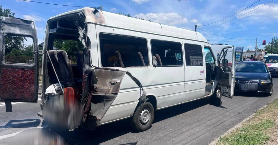 Росіяни вдарили дроном по маршрутці у Запоріжжі – є загиблі та травмовані