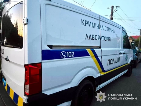 На Закарпатье мать закопала тело малолетней дочери во дворе - полиция ее задержала