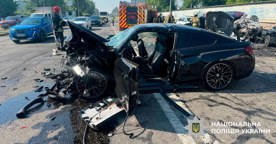 В Киеве произошло смертельное ДТП с участием 5 автомобилей - есть погибшая и раненые  
