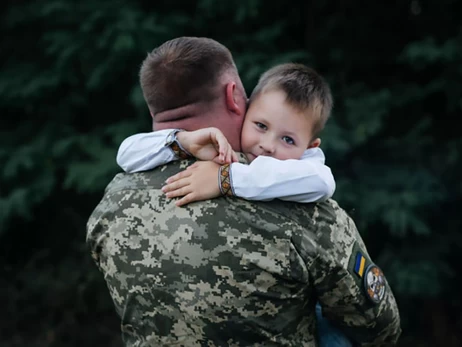 Військових не відпускають доглядати дітей з інвалідністю, а цивільним — дають відстрочку