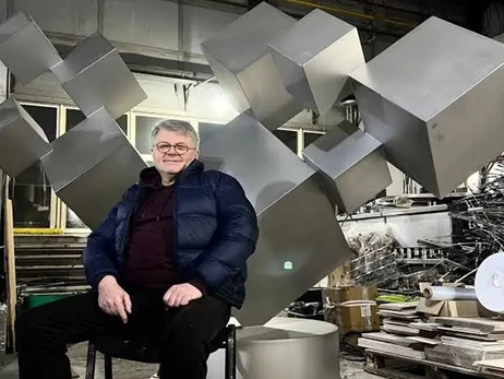 Известный скульптор Пинчук тайно сфотографировал в поезде пассажирку и выставил снимок в соцсетях
