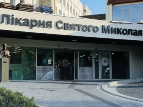 У Львові 6-річну дівчинку, яку вразила блискавка, виписали з лікарні