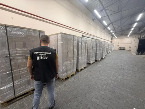 За полуницею ховали сигарети на мільйони: прикордонники зірвали масштабну спробу контрабанди