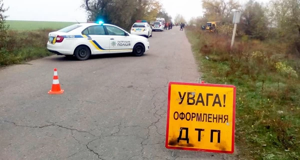 В Николаевской области полицейский автомобиль врезался в грузовик - есть погибшие и раненые