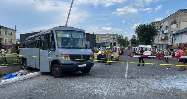 В Ровенской области столкнулись поезд и маршрутка: погибли четыре человека, 13 травмировались