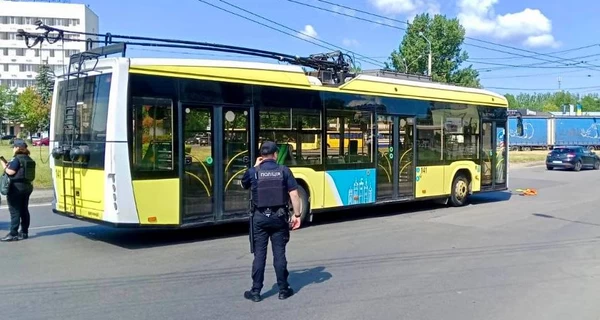 Во Львове на проезжей части обнаружили гранату - пассажиров троллейбуса эвакуировали