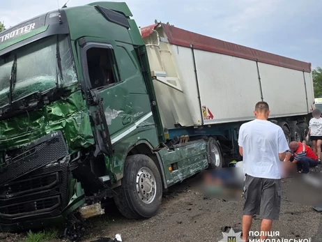 На Миколаївщині пасажирська маршрутка врізалася у фуру - загинуло 9 людей, 8 поранених