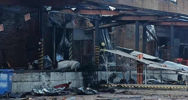 В Запорожье россияне атаковали отделение Новой почты, есть жертвы