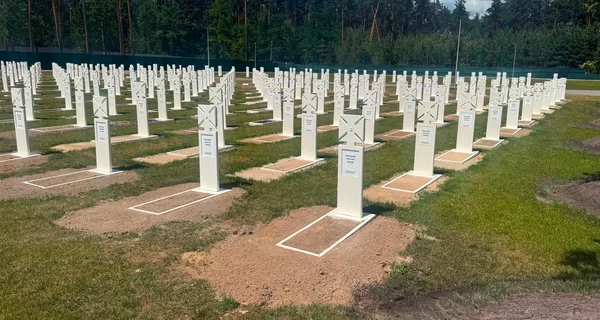 Поховання на Національному військовому кладовищі привели до ладу після дощів (оновлено)