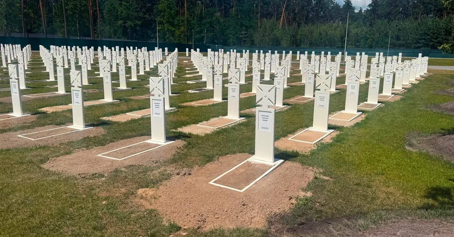 Захоронения на Национальном военном кладбище привели в порядок после дождей, — Минветеранов