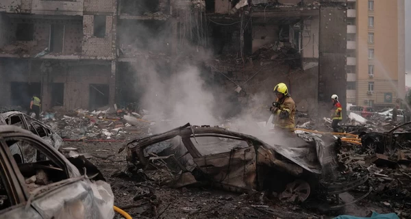 РФ атаковала баллистикой Киев, погибли 15 человек, среди раненых - 7 детей