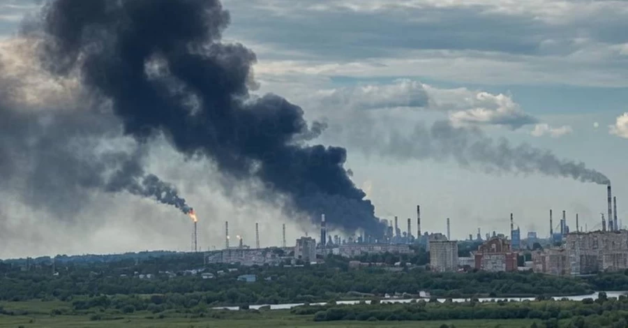 Украина атаковала крупнейший НПЗ России в Омске