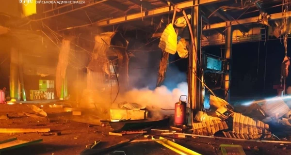 В Кривом Роге после атаки РФ начался сильный пожар, а на Сумщине погибли два человека