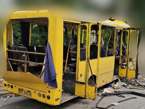 Росіяни вдарили дроном по маршрутці в центрі Херсона - є постраждалі