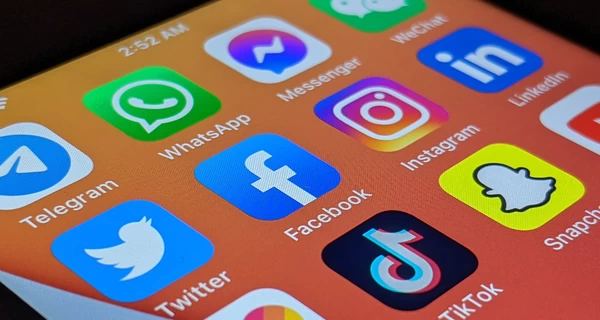 Еврокомиссия призвала Meta изменить дизайн Facebook и Instagram из-за риска формирования зависимости