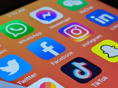Еврокомиссия призвала Meta изменить дизайн Facebook и Instagram из-за риска формирования зависимости