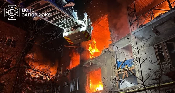 Российский дрон ударил по многоэтажке Запорожья – есть погибшие и пострадавшие