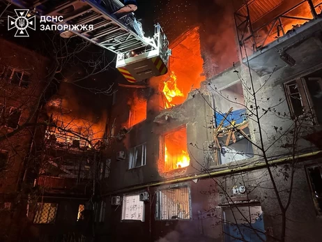 Російський дрон влучив у багатоповерхівку Запоріжжя - є загиблі та постраждалі