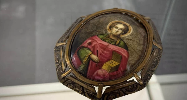 Редкие монеты и икону XIX века, которые пытались вывезти за границу, передали Нацмузею истории Украины