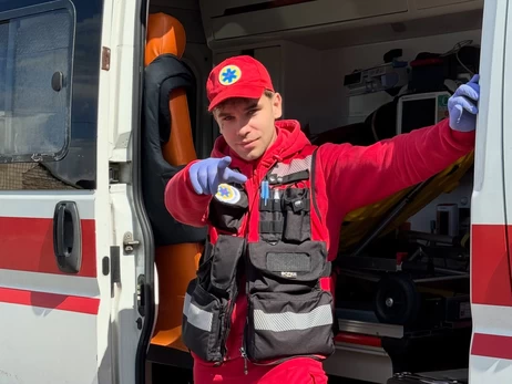 За ваше здоров’я відповідаєте ви самі: як парамедик і блогер Єн вчить рятувати життя гумором
