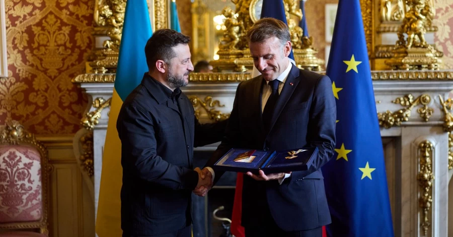 Зеленский вручил Макрону орден Свободы — высшую награду Украины для иностранцев