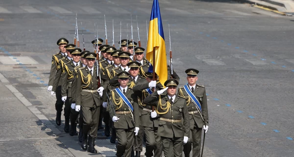 Украинские военные впервые приняли участие в параде ко Дню взятия Бастилии в Париже