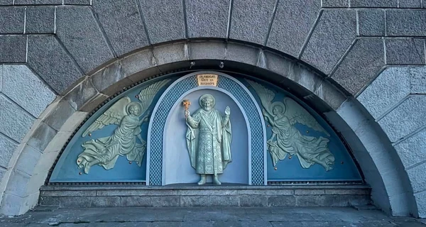 В Киеве восстановили заброшенный мемориал Крещения Руси на Днепровской набережной