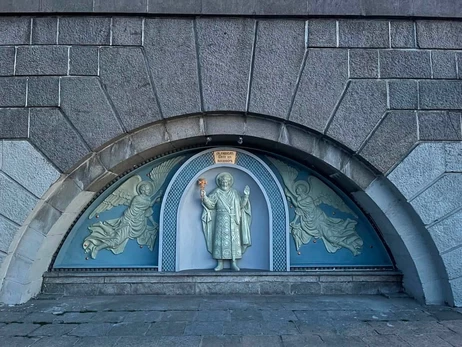 У Києві відновили занедбаний меморіал на честь Хрещення Русі-України на Дніпровській набережній