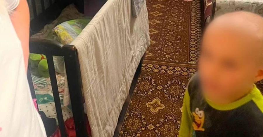 В Харькове женщина ударила 7-летнего сына прямо посреди улицы - проводится расследование