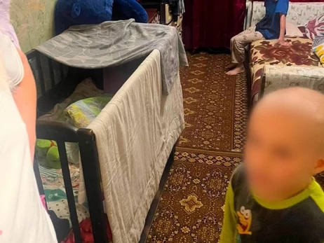 В Харькове женщина ударила 7-летнего сына прямо посреди улицы - проводится расследование