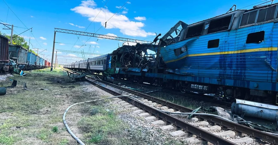 Россияне дронами ударили по пассажирскому поезду на Запорожье