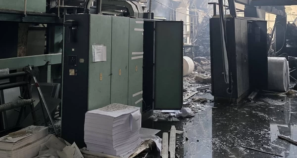 В Киеве из-за удара РФ сгорели почти 250 тысяч учебников типографии 