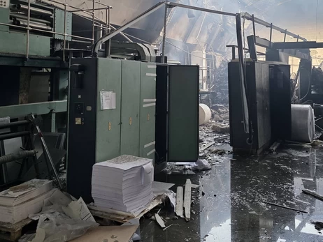 В Киеве из-за удара РФ сгорели почти 250 тысяч учебников типографии 