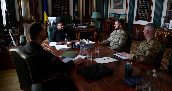 Зеленский встречается с военными на фоне слухов об отставке Сырского