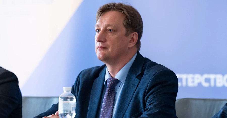 Услышать учителя, удержать молодежь - чего педагоги ждут от нового министра