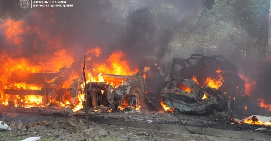 Россияне ударили управляемыми авиабомбами по Запорожью, есть погибшие и раненые