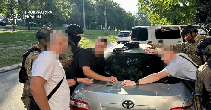 У Дніпрі напали на волонтера та викрали кошти, зібрані для ЗСУ, - трьом чоловікам оголосили підозру