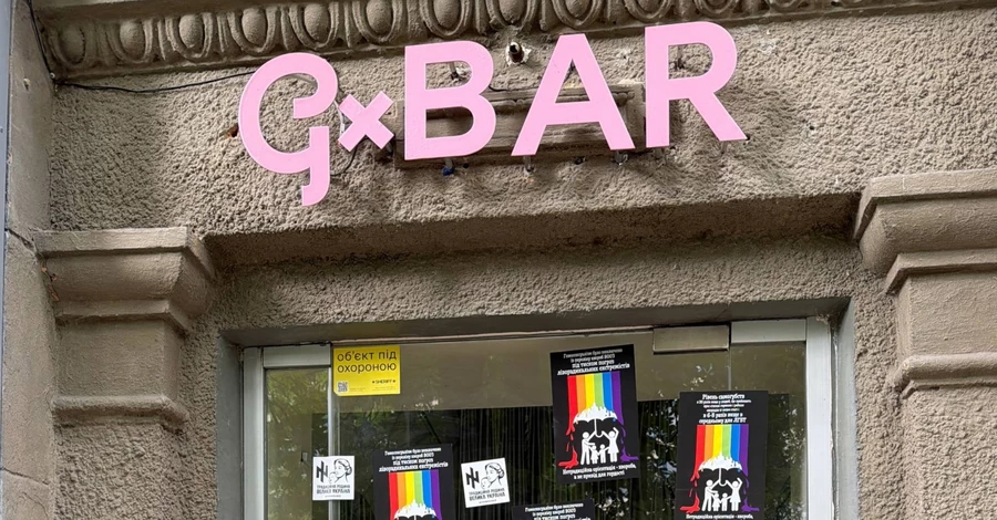 В Киеве неизвестные подбросили отрезанные головы свиней под салон G×Bar 