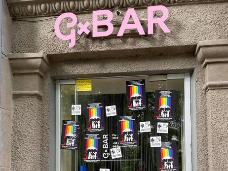 У Києві невідомі підкинули відрізані голови свиней під салон G×Bar 