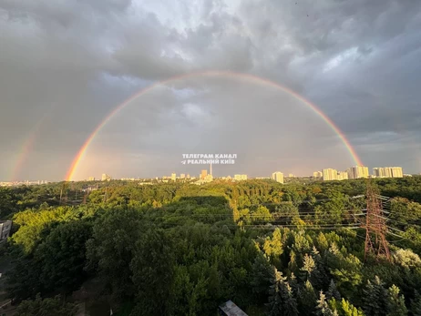 Після потужної зливи над Києвом простяглася подвійна веселка