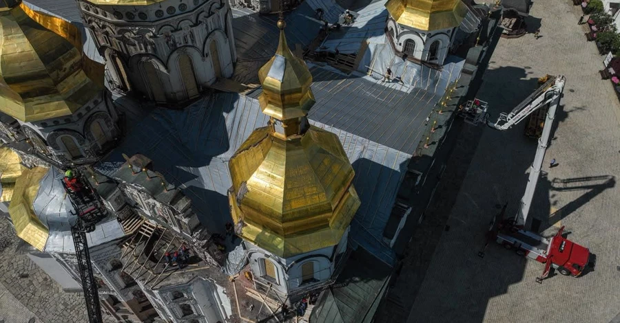 «Путін вдарив по Ісусу»: - блогерка Лора Лумер відвідала зруйновану російським ударом Лавру