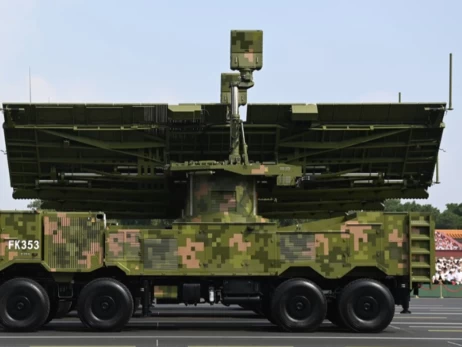 Зброя майбутнього: Китай полює на Starlink, Британія стріляє лазерами, а США відправляють у бій ШІ 