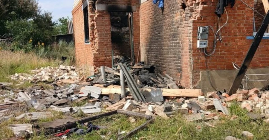Россияне ночью в Полтавской области атаковали четыре АЗС, а в Запорожье – торговый центр